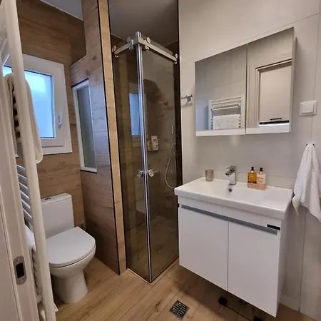 Hospitality I - Roof Top - With Free Parking Апартаменты Лариса