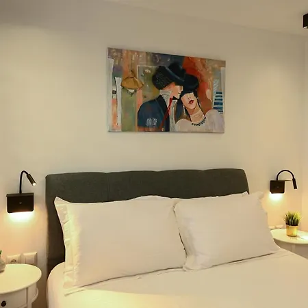 Апартаменты Hospitality I - Roof Top - With Free Parking *