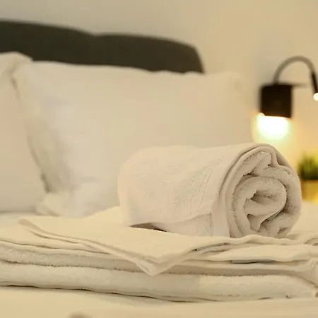 Hospitality I - Roof Top - With Free Parking 아파트