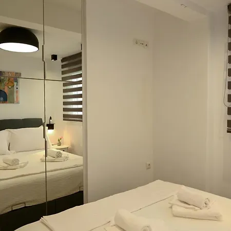 Апартаменты Hospitality I - Roof Top - With Free Parking